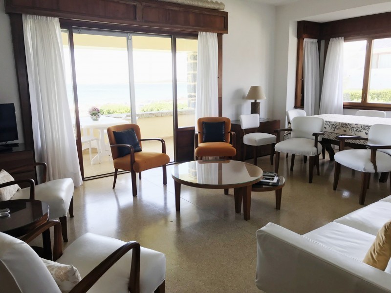 Excelente propiedad para alquilar frente al mar, en zona antigua de Punta del Este.